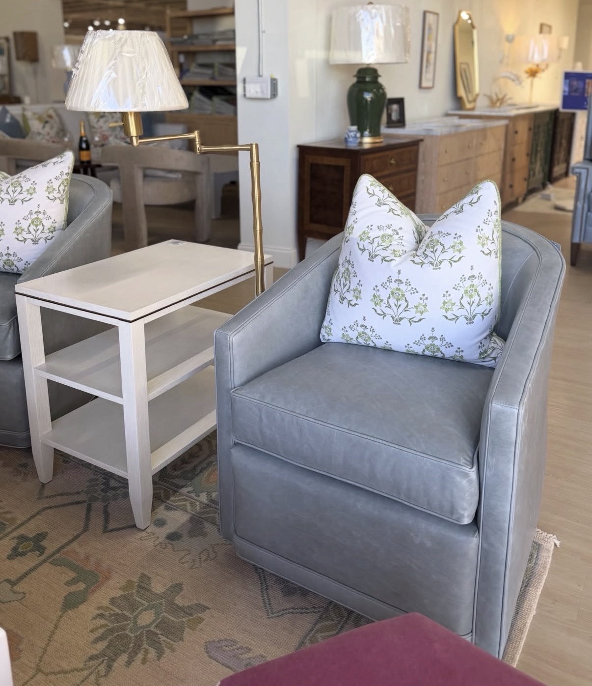 Radcliffe swivel chair covered in genuine leather Mont Blanc light blue - Image 3